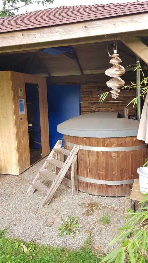 Appartamento Logeerruimte In Gerenoveerde Boerderij In Wachtum Esterno foto