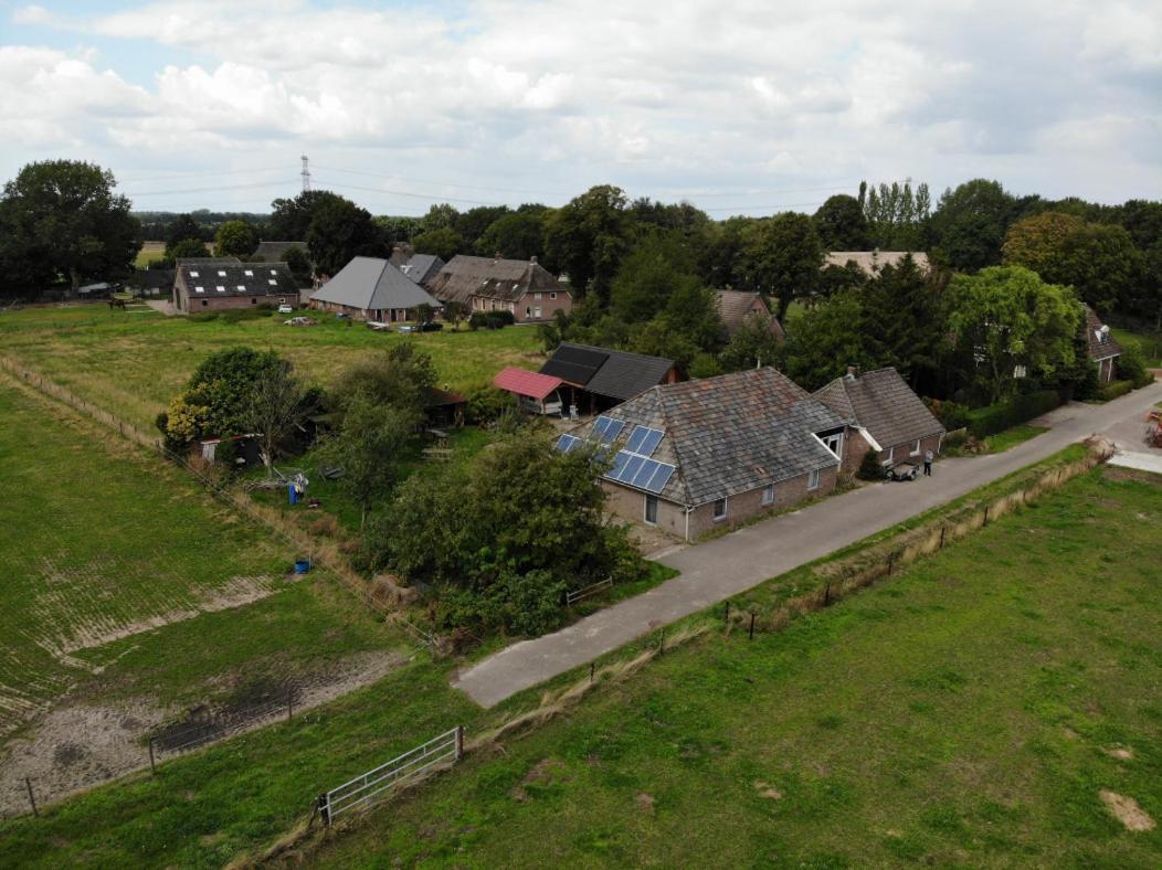 Appartamento Logeerruimte In Gerenoveerde Boerderij In Wachtum Esterno foto