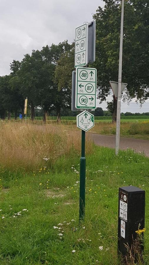 Appartamento Logeerruimte In Gerenoveerde Boerderij In Wachtum Esterno foto
