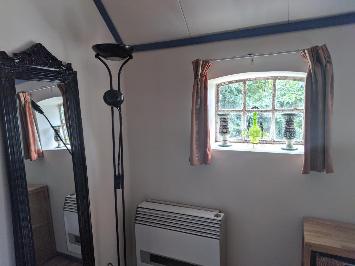 Appartamento Logeerruimte In Gerenoveerde Boerderij In Wachtum Esterno foto